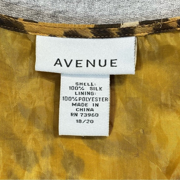 Avenue Blouse Womens 18/20 (2X) Leopard Print Long Sleeve Semi Sheer Silk Career - Picture 5 of 16